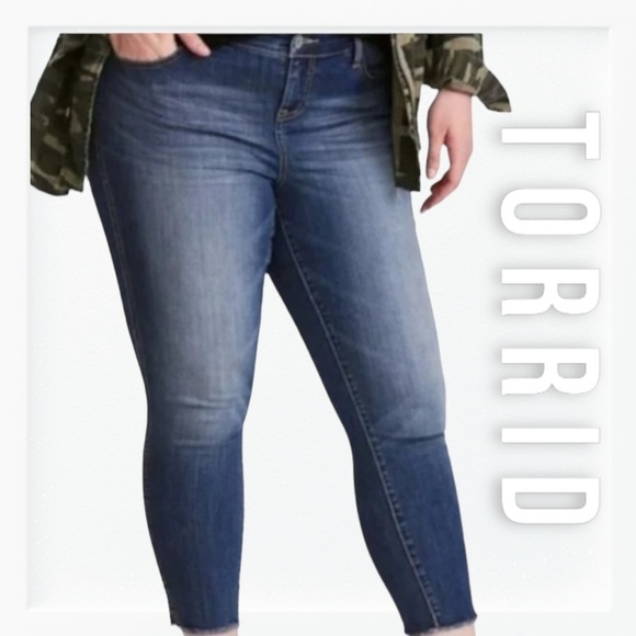 Torrid Premium Boyfriend High Rise Skinny Stretch Cropped Jeans sz 20 - Picture 1 of 14